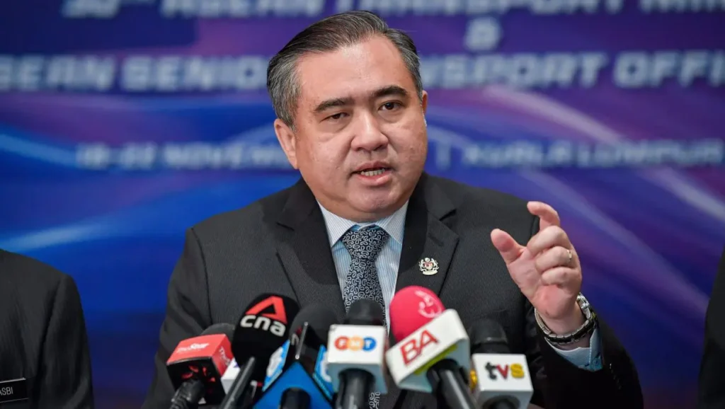 Lebih 38,000 Pemandu Teksi dan Bas Sekolah Terima Bantuan RM1,000