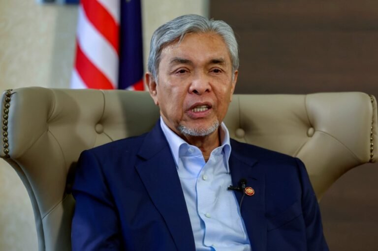 Malaysia Tawar Pesawat Bombardier, Tiga Helikopter dan 50 Anggota Bantu Indonesia Padam Kebakaran Hutan